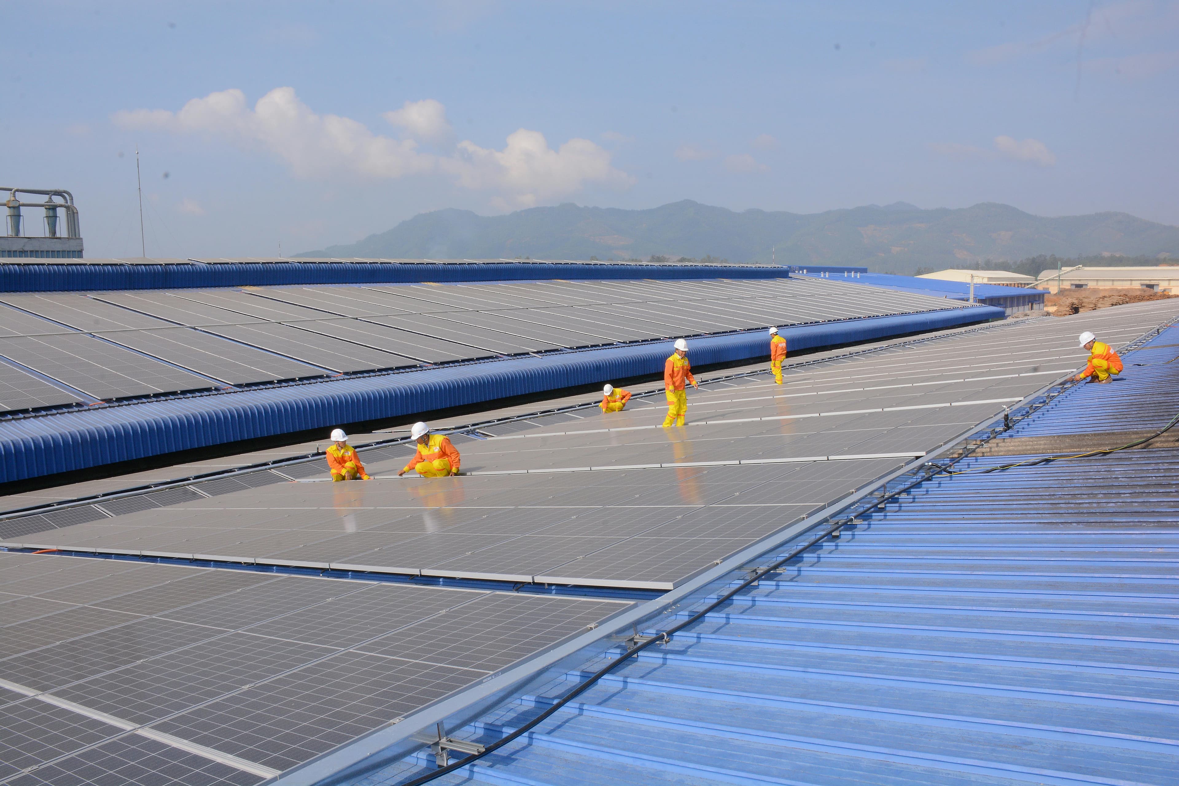 Why Every Factory in Uttar Pradesh Should Switch to Solar — Right Now